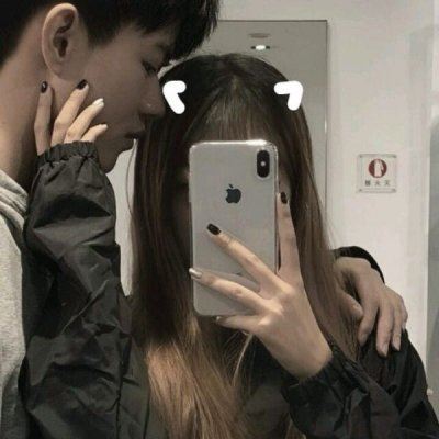 拿手机的情侣头像一对 手拿相机的情侣头像