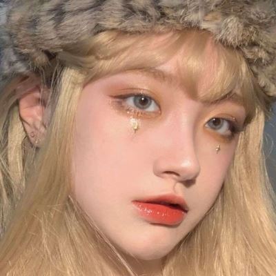金头发女生头像 金色的头像女