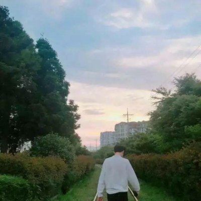 新款情侣头像一人一张 时尚情侣头像一人一半恩爱 高清
