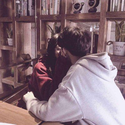 情侣恩爱接吻情头一对 甜蜜的情侣头像接吻 双人