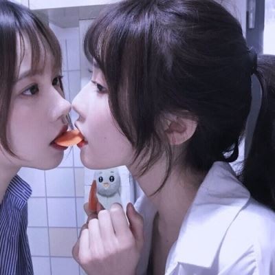 闺蜜头像一左一右个性 真人 好看的闺蜜头像真人 二人 一左一右