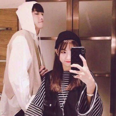 情头手机挡脸一对两张 手机挡脸情侣头像一男一女