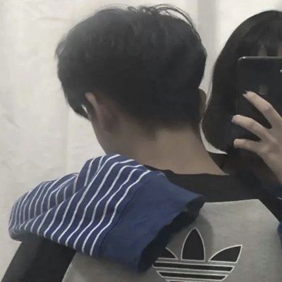 情头手机挡脸一对两张 手机挡脸情侣头像一男一女