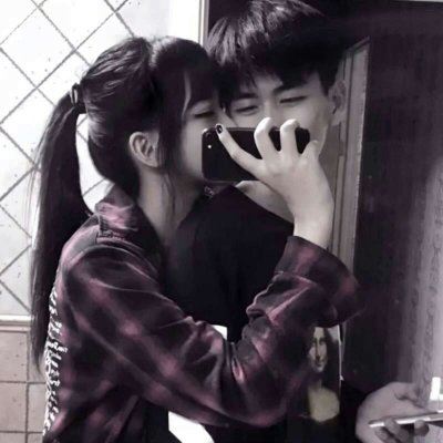 情头手机挡脸一对两张 手机挡脸情侣头像一男一女