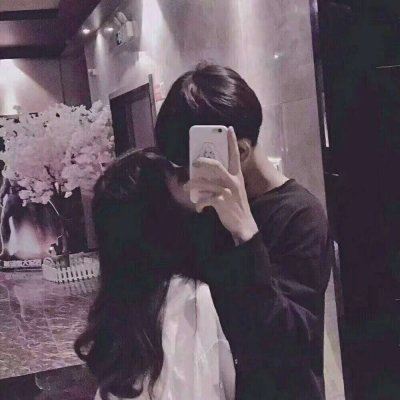 情头手机挡脸一对两张 手机挡脸情侣头像一男一女
