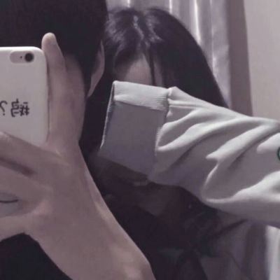 情头手机挡脸一对两张 手机挡脸情侣头像一男一女
