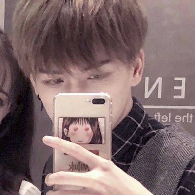 情头手机挡脸一对两张 手机挡脸情侣头像一男一女