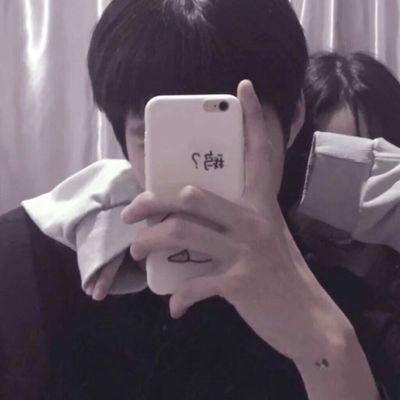 情头手机挡脸一对两张 手机挡脸情侣头像一男一女