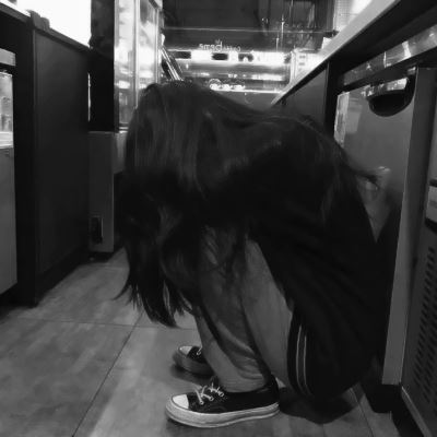 黑色系丧女头像 微丧女头像黑白