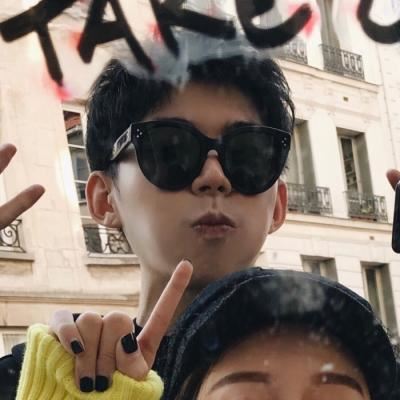 情侣头像00后一对 00后qq情侣头像一人一半儿