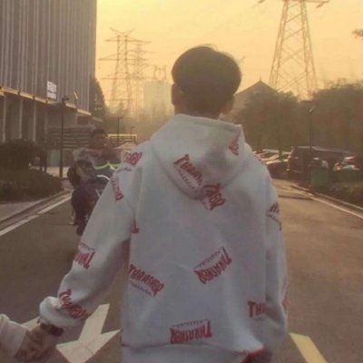 唯美情侣头像背影一对 情侣头像图片一人一张背影