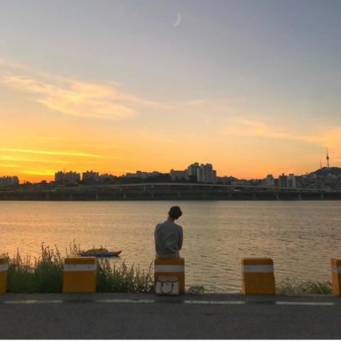 唯美情侣头像背影一对 情侣头像图片一人一张背影