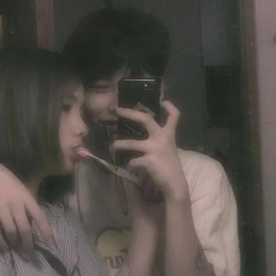 真人情侣头像一对手机挡住脸 情头手机挡脸头像