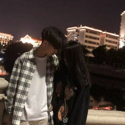 情头情侣亲吻秀恩爱 秀恩爱的情头