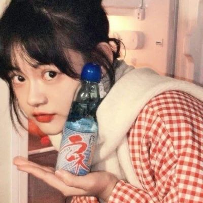 近脸女生头像 女生头像近脸照