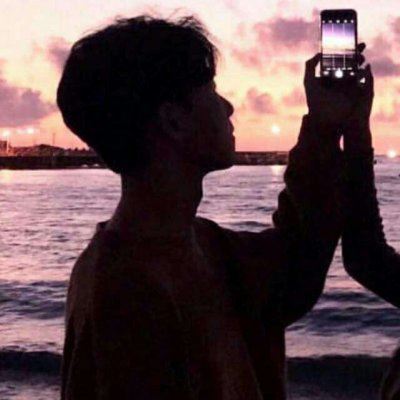 孤单黑夜一个人图片 头像 孤独情侣头像一对