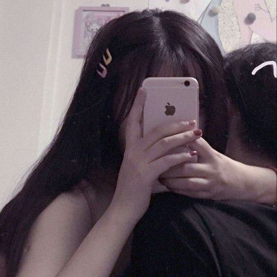 手机挡脸情侣头像大全 用手机挡住脸的头像女霸气