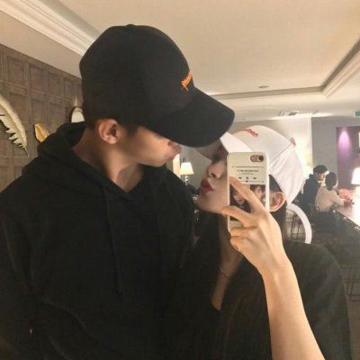 手机挡脸情侣头像大全 用手机挡住脸的头像女霸气