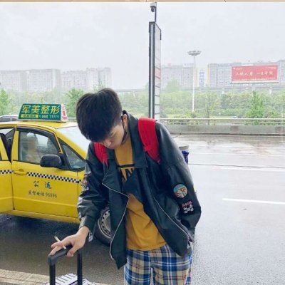 情侣头像在街上晚上一对 情侣头像马路边夜晚图
