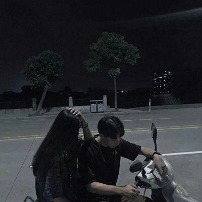 qq炫舞情侣头像一对 牵手奔跑的情侣头像
