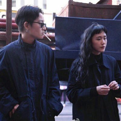 情侣头像两人在一张 两队情侣的情侣头像