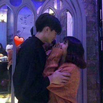 情侣头像两人在一张 两队情侣的情侣头像