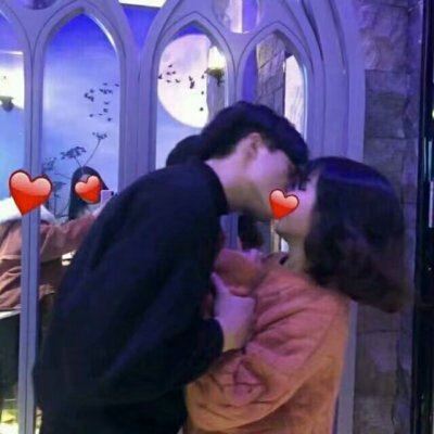 情侣头像两人在一张 两队情侣的情侣头像