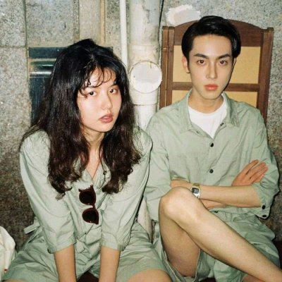 情侣头像两人在一张 两队情侣的情侣头像