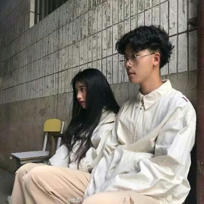 情侣头像两人在一张 两队情侣的情侣头像