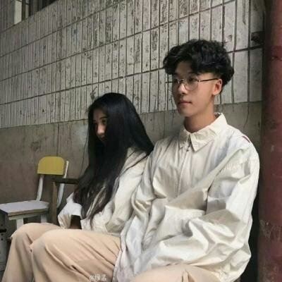 情侣头像两人在一张 两队情侣的情侣头像