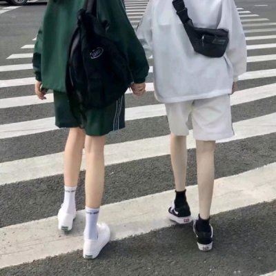 情侣头像两人在一张 两队情侣的情侣头像