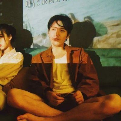 情侣头像两人在一张 两队情侣的情侣头像