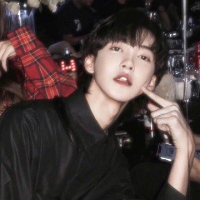伤感一点的头像男生 唯美伤感情侣头像一男一女