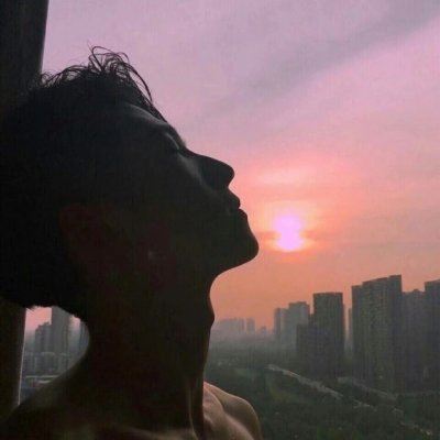 伤感一点的头像男生 唯美伤感情侣头像一男一女