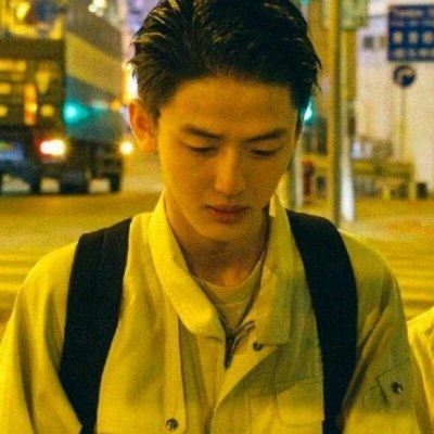 伤感一点的头像男生 唯美伤感情侣头像一男一女