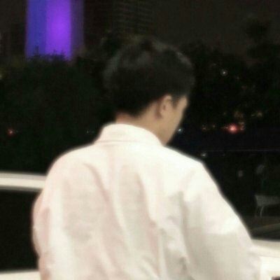 伤感一点的头像男生 唯美伤感情侣头像一男一女