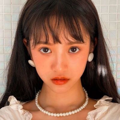 干净气质女头背影 干净气质女头动漫