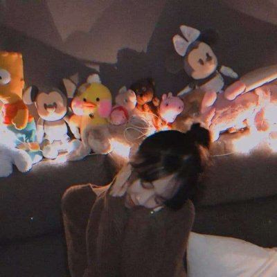 忧伤情头一左一右 伤感情侣头像一左一右