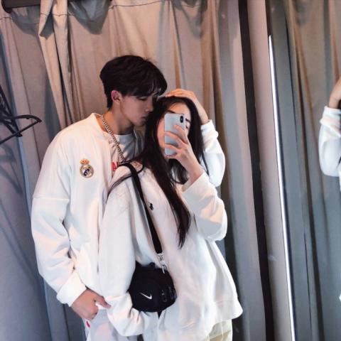 手机遮脸情头一男一女 手机遮脸情头一男一女高冷霸气