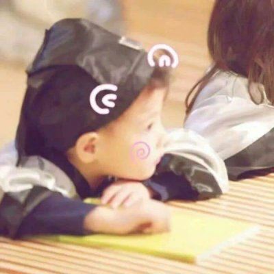 个性小孩情头一对个性 情侣头像个性呆萌一对孩子