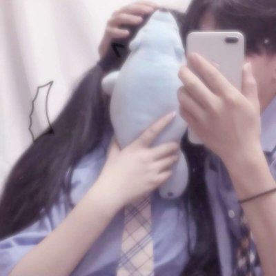 手机遮脸情侣头像一人一张 情侣头像遮脸的