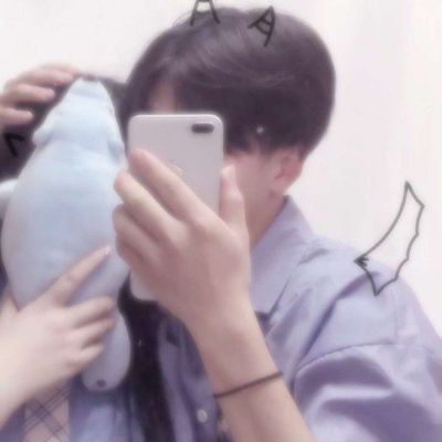 手机遮脸情侣头像一人一张 情侣头像遮脸的