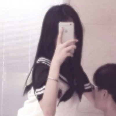 手机遮脸情侣头像一人一张 情侣头像遮脸的