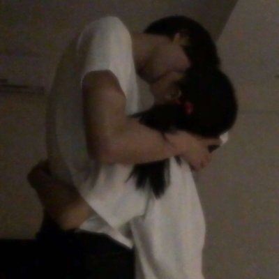 手机遮脸情侣头像一人一张 情侣头像遮脸的