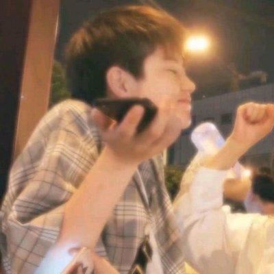亲吻情侣头像一对图片 超甜亲吻头像情侣拥抱