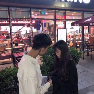 唯美情侣头像背影一对 情侣头像配对一人一张背影