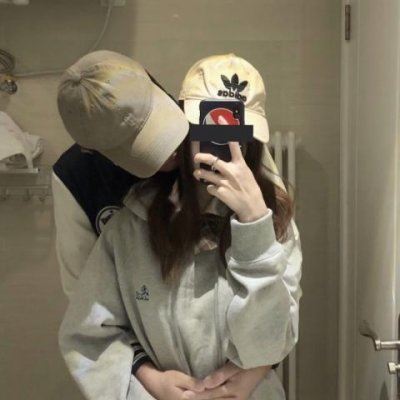 用手机遮脸情侣头像 手机遮挡情侣头像