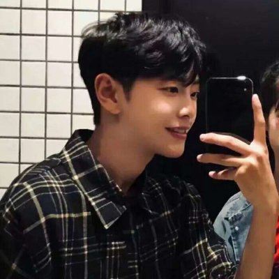 用手机遮脸情侣头像 手机遮挡情侣头像