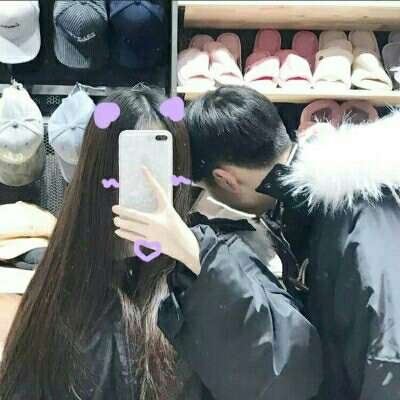 用手机遮脸情侣头像 手机遮挡情侣头像