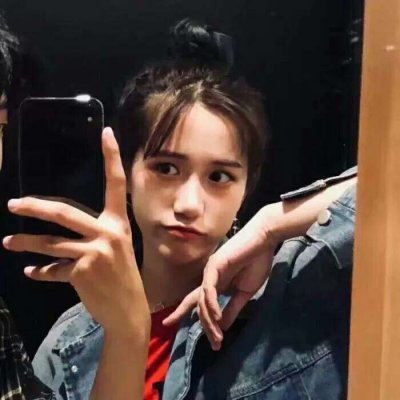 用手机遮脸情侣头像 手机遮挡情侣头像
